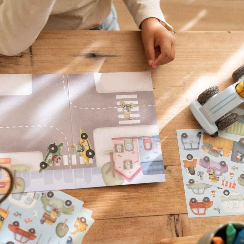 Little Dutch® Knjižica z nalepkami Jim &amp; Friends