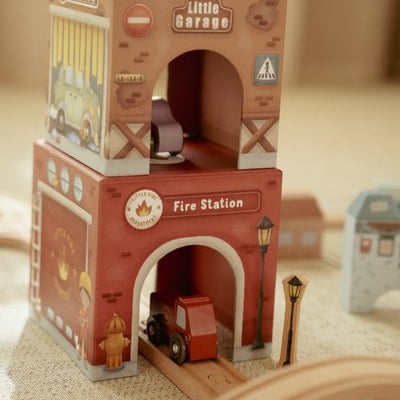 Little Dutch® Piramida iz kock z avtomobilčki