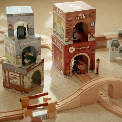 Little Dutch® Piramida iz kock z avtomobilčki