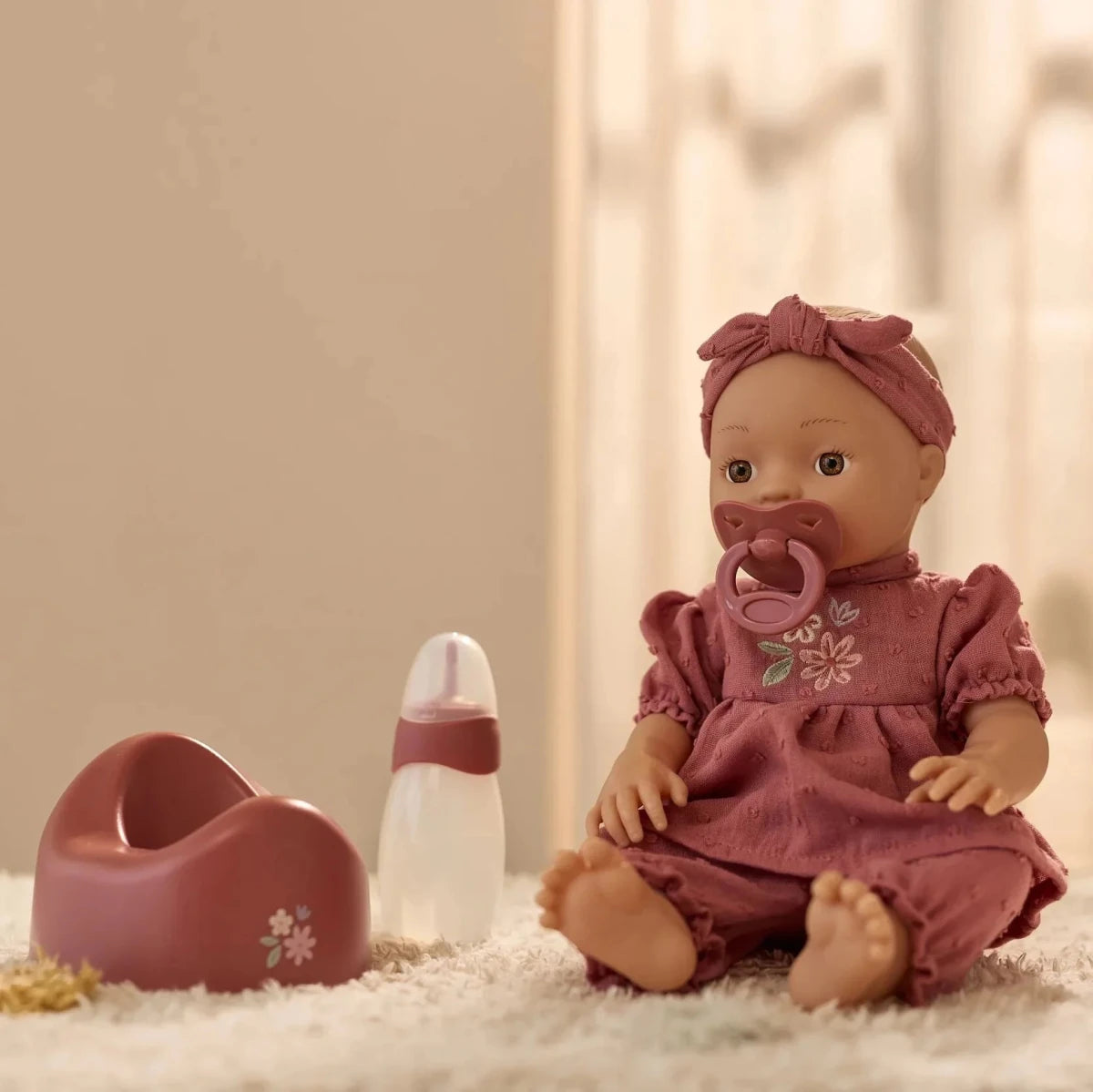 Little Dutch Punčka, ki pije in lula Livia - PUFFI