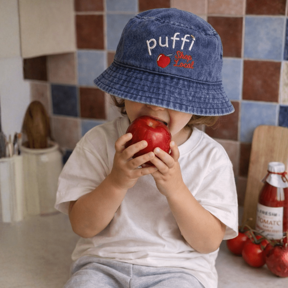 Puffi otroška bucket kapa Shop Local – UPF50+ zaščita | modra - PUFFI