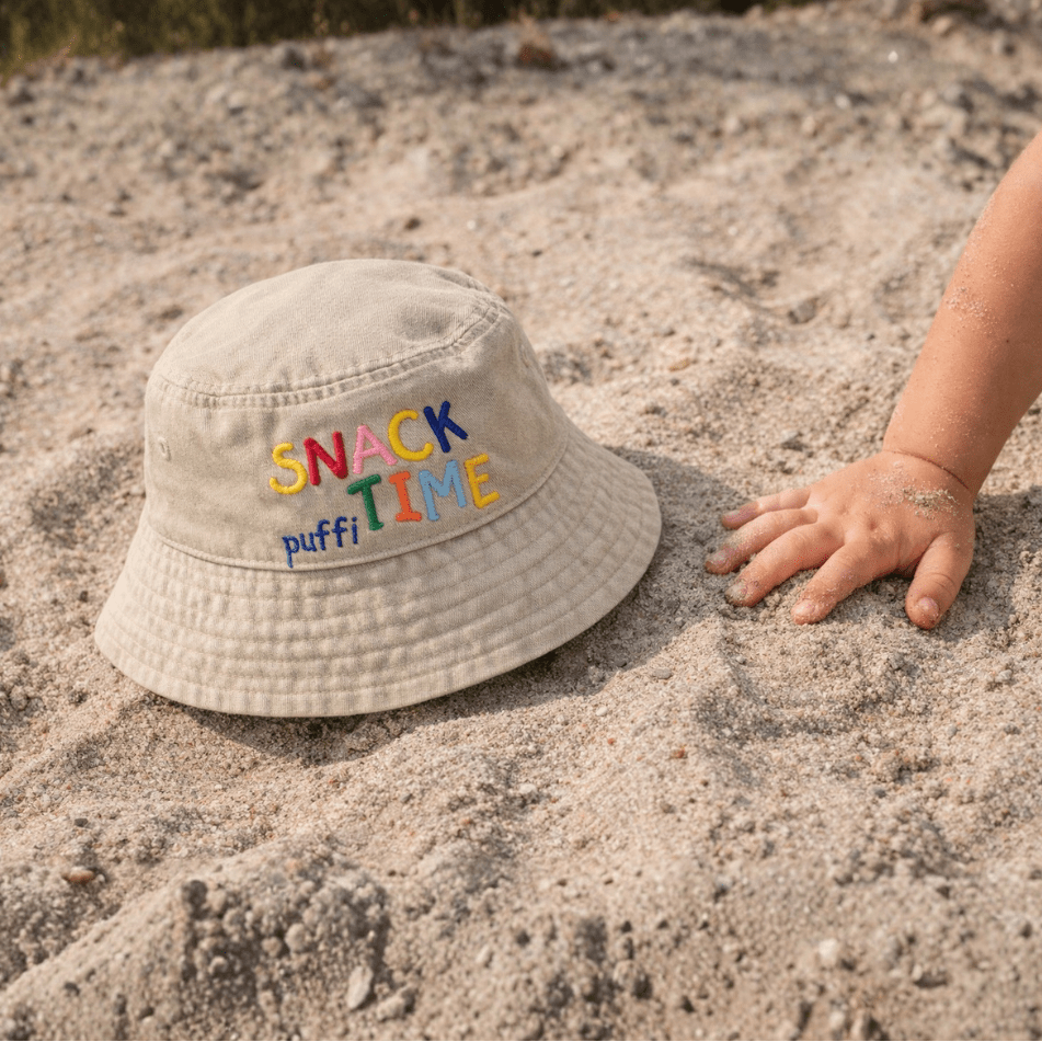Puffi otroška bucket kapa Snack Time – UPF50+ zaščita | bež - PUFFI