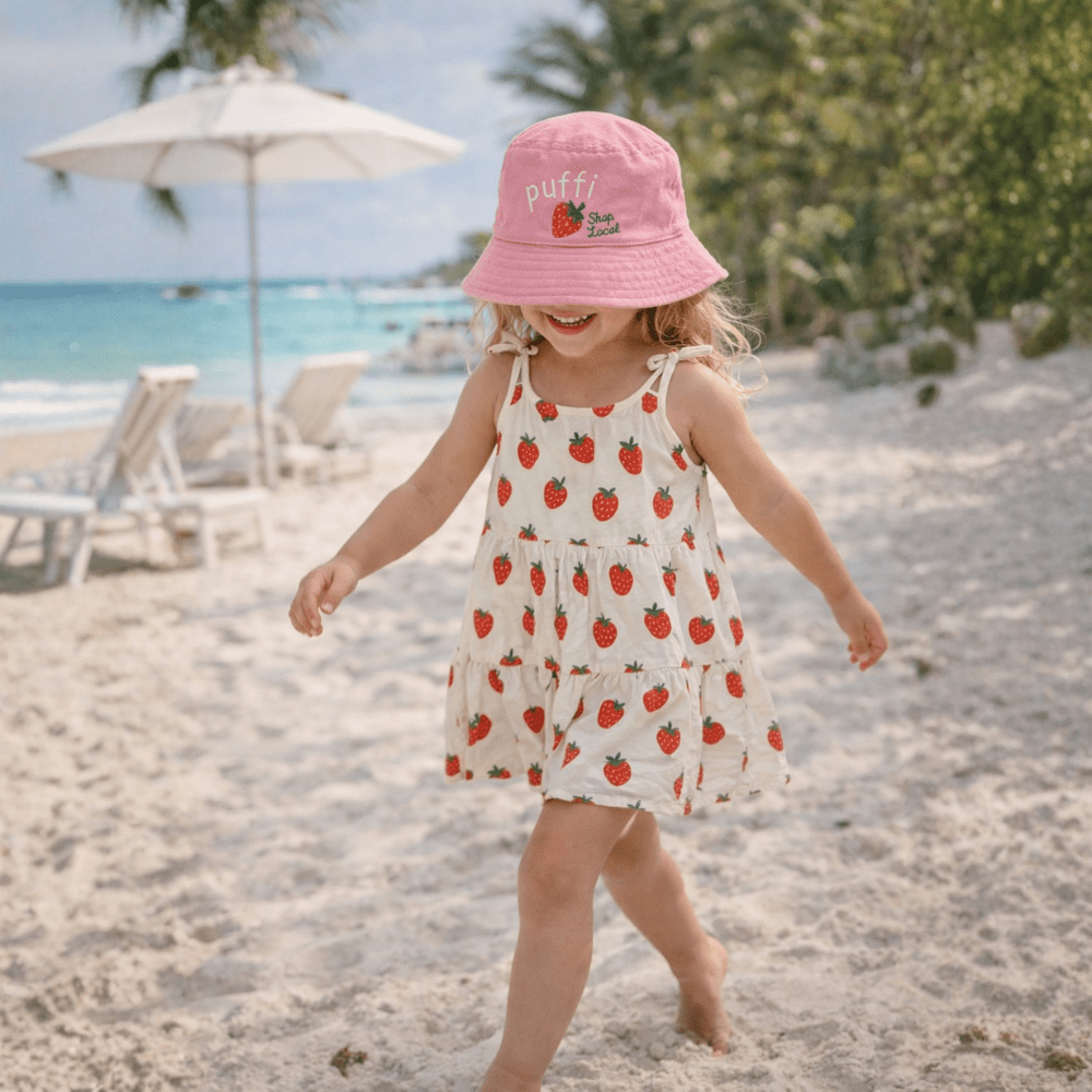 Puffi otroška bucket kapa Strawberry – UPF50+ zaščita | roza - PUFFI